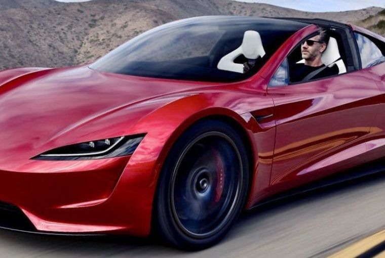 Илон Маск отложил выпуск Tesla Roadster