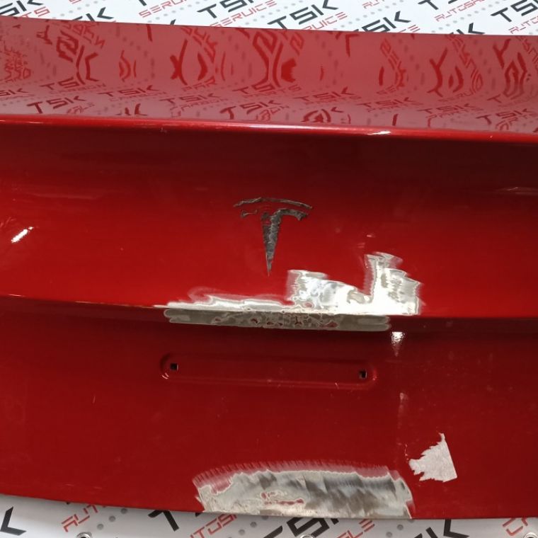 ПродажКрышка багажника RED MULTI-COAT{M3}
