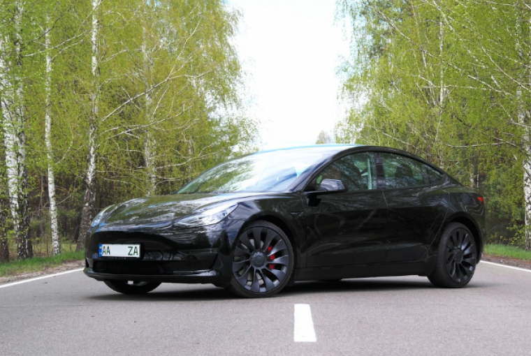 Я йду від БМВ. Продаю 330e, купую Tesla Model 3 Performance