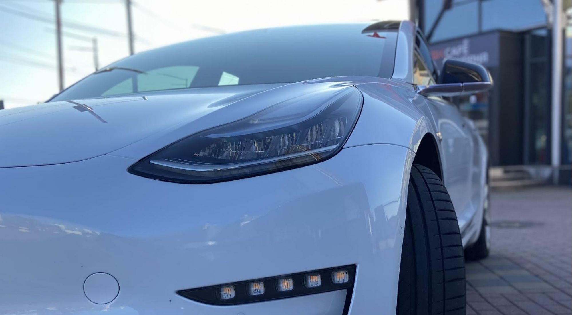 Tesla MODEL 3 Performance