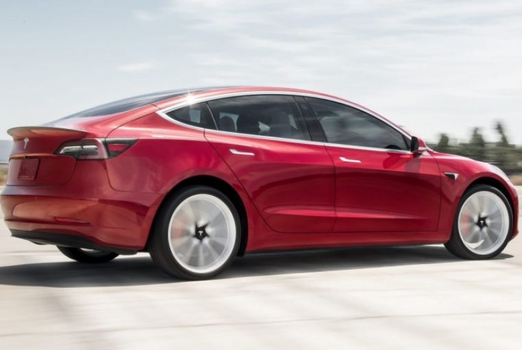 Tesla Model 3 стала быстрее с обновлением прошивки