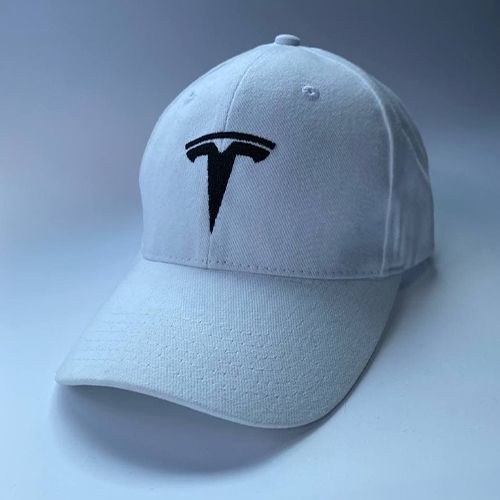Кепка белая с логотипом Tesla