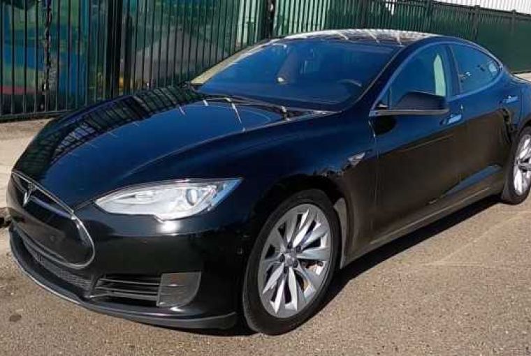 Посмотрите, что происходит с Tesla Model S после 700 000 км пробега